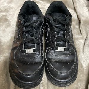 Black air force 1’s